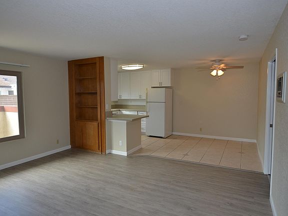 2nd image of 4415 Clairemont Dr APT 2