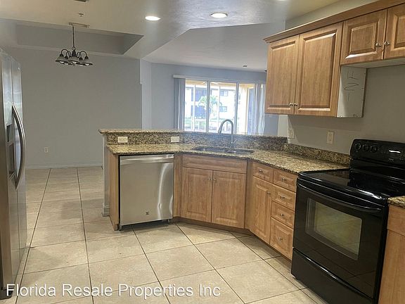 3rd image of 710 SW 47th St #106