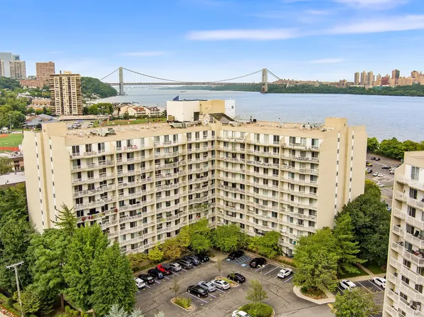 1077 River Rd #Penthouse 8, Edgewater, NJ 07020