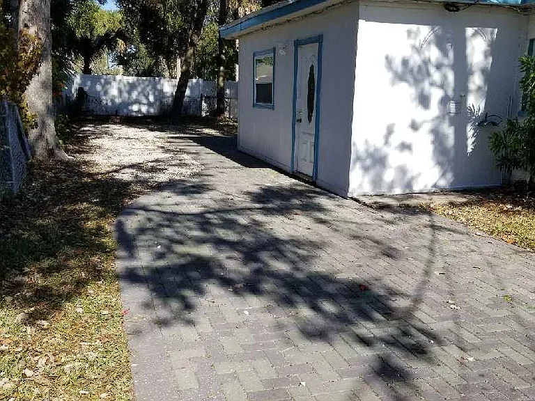 409 Grant St — Photo 3