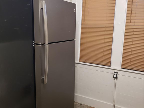 4th image of 15381 Prairie St