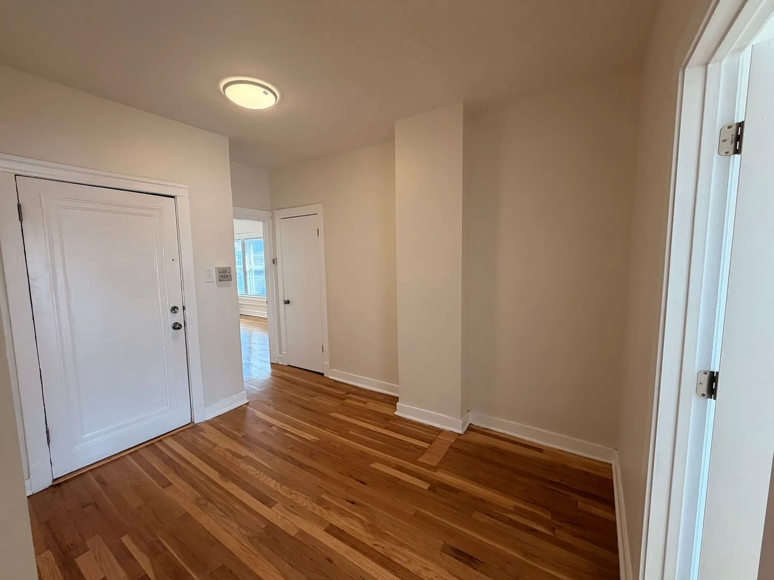 2 bed, 900 sqft, $1,900 — Photo 4