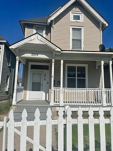 2219 5th Ave S Photo 1