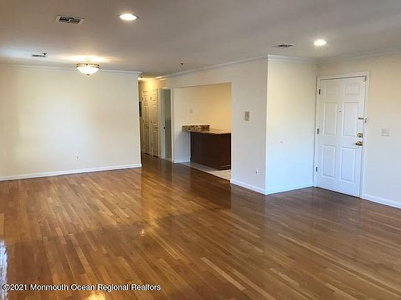4th image of 23 Saint Charles St Floor 2