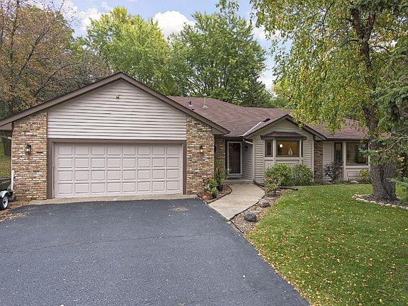 2nd image of 510 Jonquil Ln N