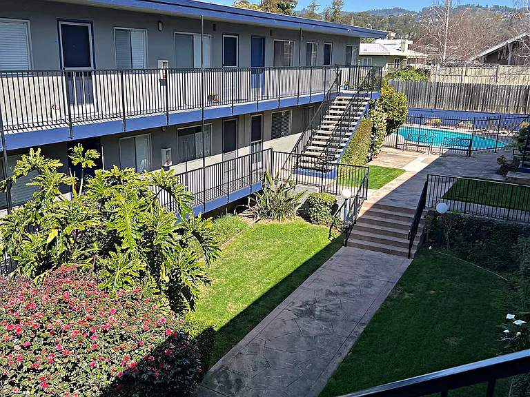 Capri Apartments — Photo 16
