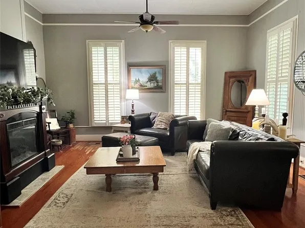 636 S Franklin St, La Grange, TX 78945