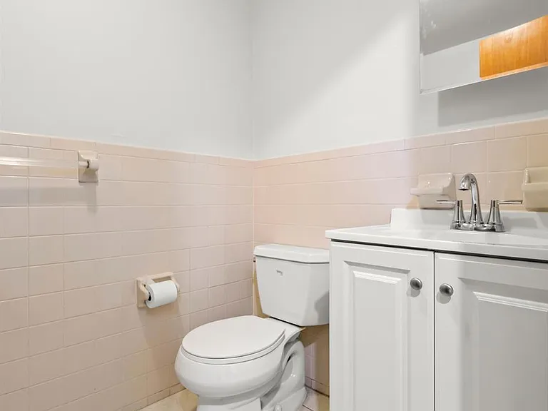 823 Edison Glen Ter — Photo 16
