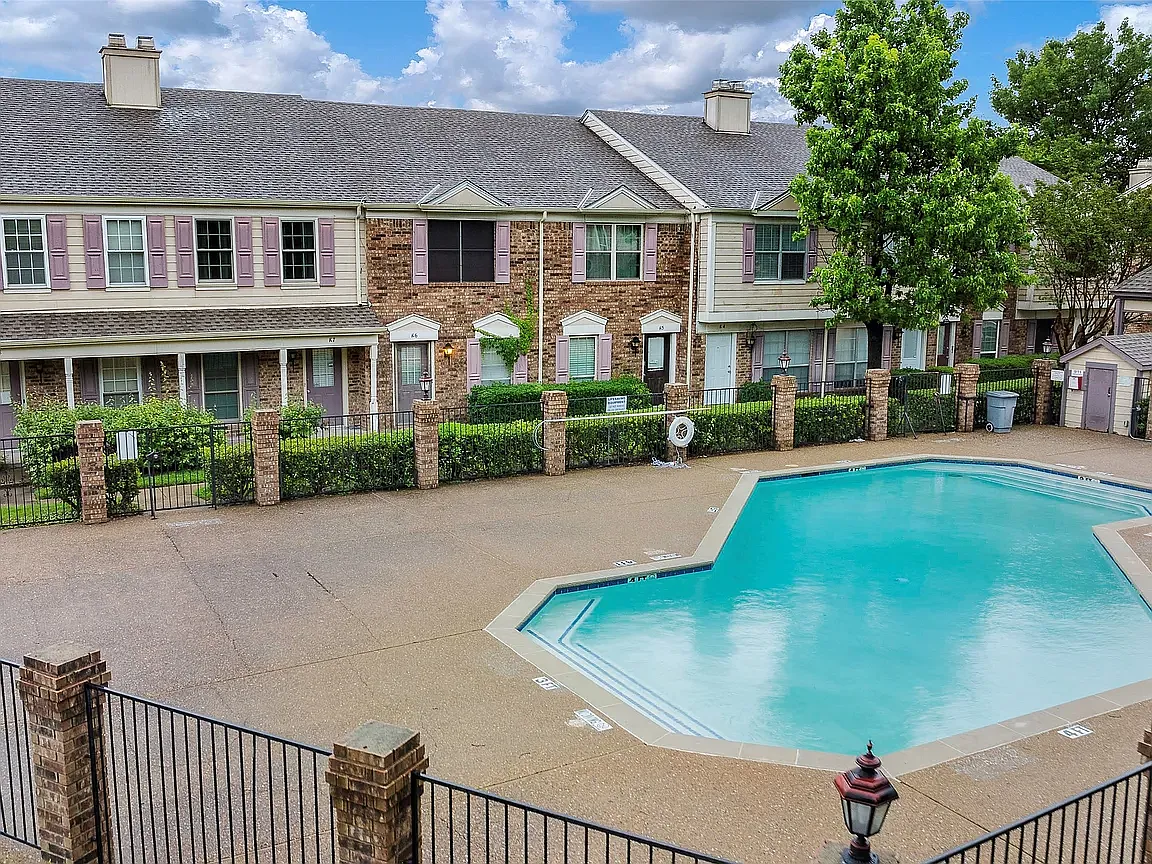 2 bed, 1.5 bath, 1100 sqft, $1,700 — Photo 1