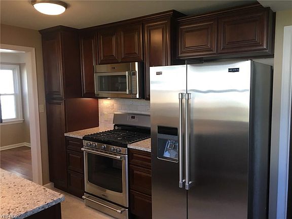 5th image of 1380 Villa Dr