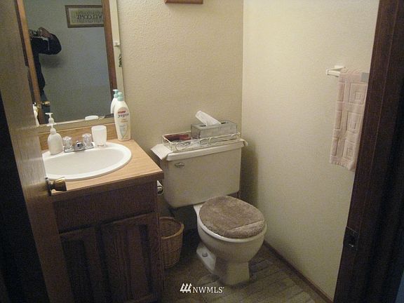 5th image of 812 N 161st PL #D42