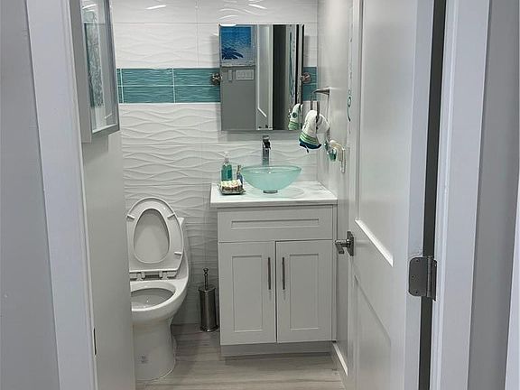 3rd image of 133 N Pompano Beach Blvd APT 507