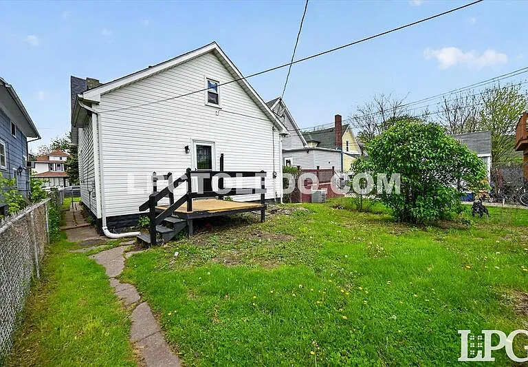 921 Berry St — Photo 35
