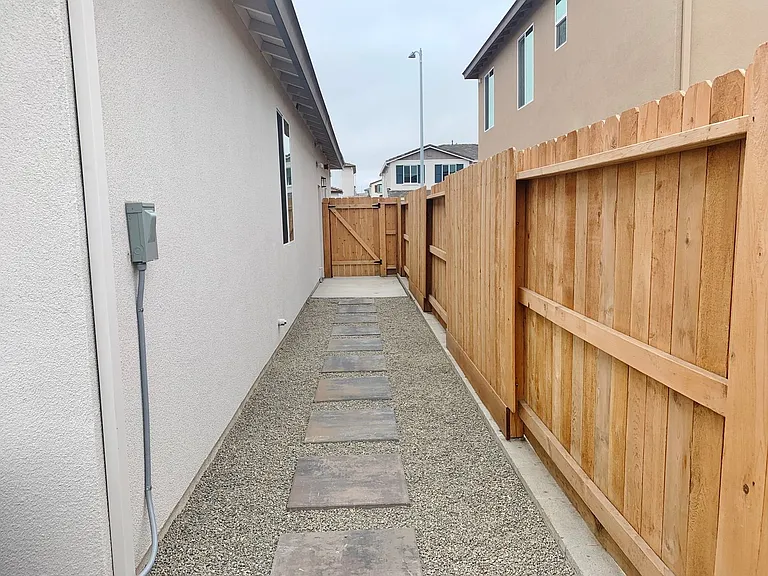 2070 Wildflower Dr — Photo 21