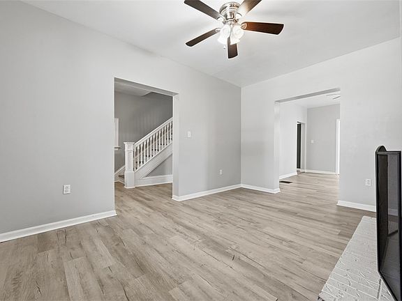 3rd image of 815 Maplewood Ave