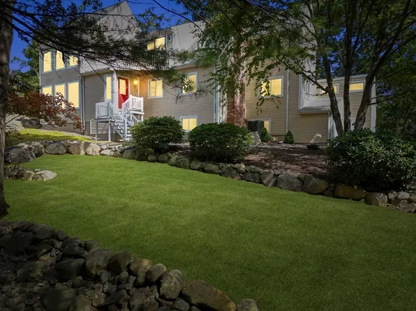 45 Beach St, Foxboro, MA 02035