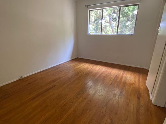 5th image of 4170 Lincoln Ave