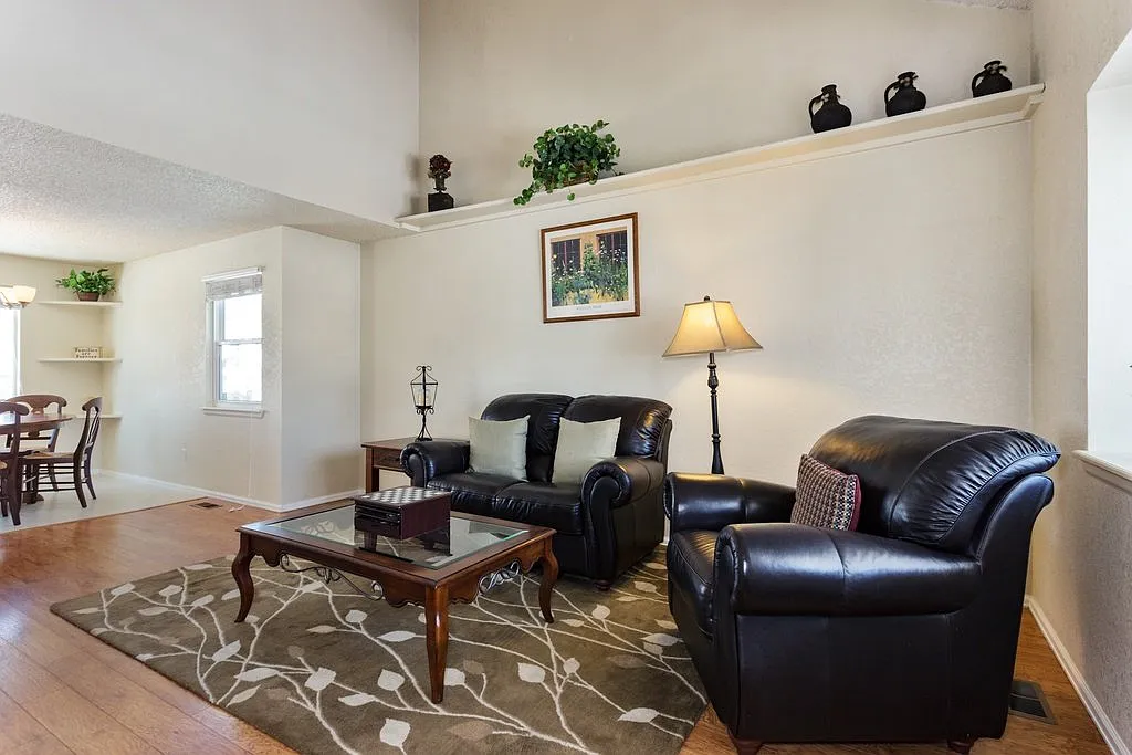 4 bed, 3.0 bath, 1890 sqft, $2,795 — Photo 2