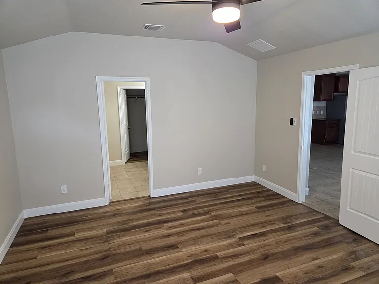 5202 Dauphin Dr — Photo 18