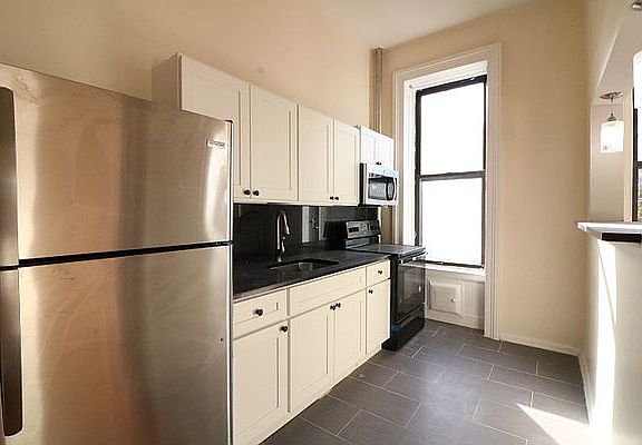 2nd image of 374 W 46th St #2Q