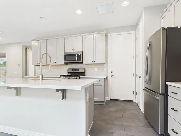 7001 E Portland St — Photo 16