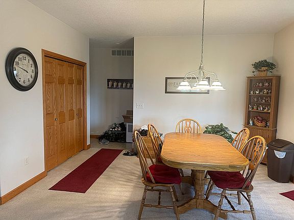 Dining area/laundry icloset 