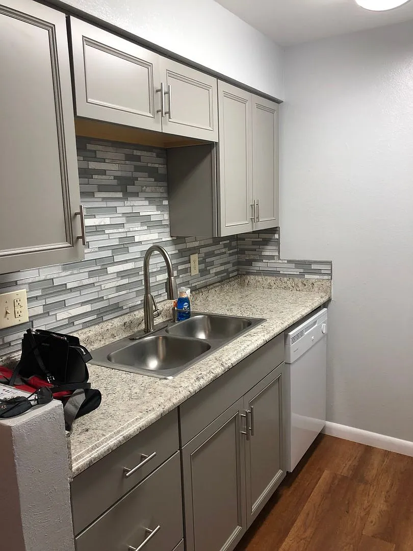 Ne Uptown Winrock Condo 1 Bedroom 1 Bath - Utilities Included — Photo 2
