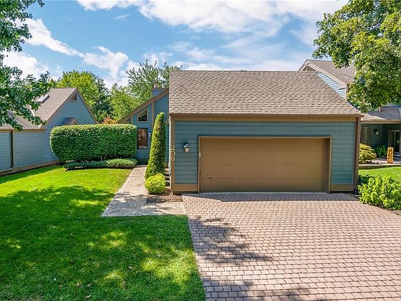 2nd image of 206 Lakeside Dr