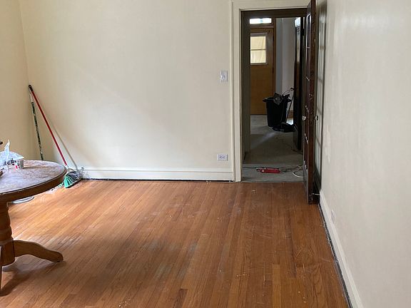 3rd image of 5624 N Saint Louis Ave APT 2