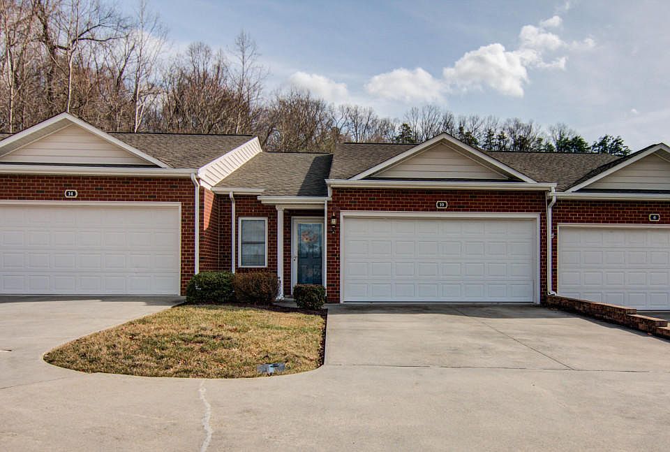 1st image of 10 Stoneridge Ln