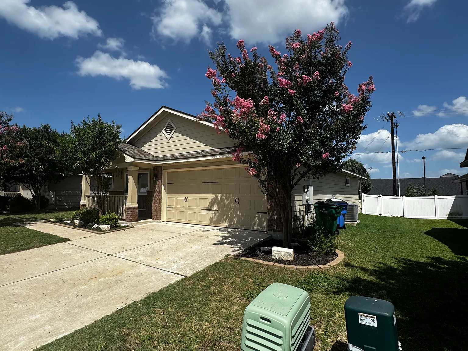 3 bed, 1400 sqft, $1,780 — Photo 1