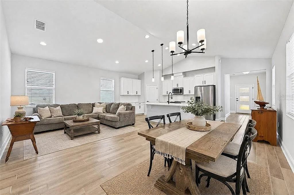 3 bed, 1603 sqft, $2,500 — Photo 2