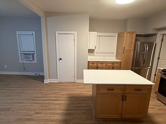2nd image of 533 Riverview Ave #2