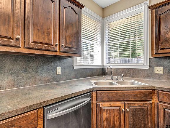 5th image of 219 Charles Dr