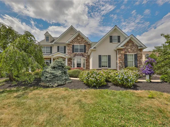 1437 Saratoga Cir, Breinigsville, PA 18031