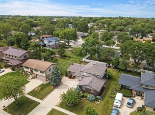 328 E Weathersfield Way, Schaumburg, IL 60193