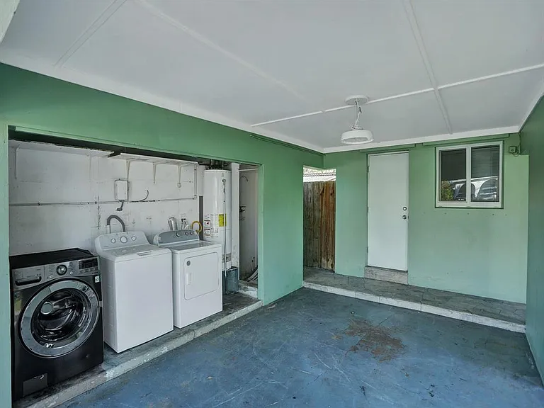 708 NE 24th Ave — Photo 33