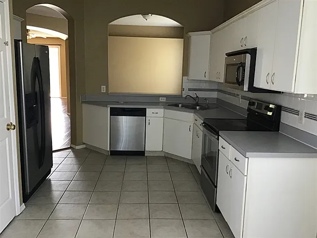 922 Lake Biscayne Way — Photo 2