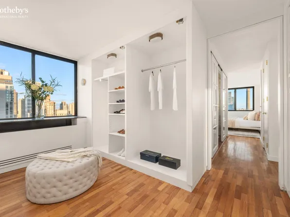 330 East 75th Street image 14 of 19