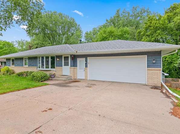 479 Centennial Dr, Roseville, MN 55113