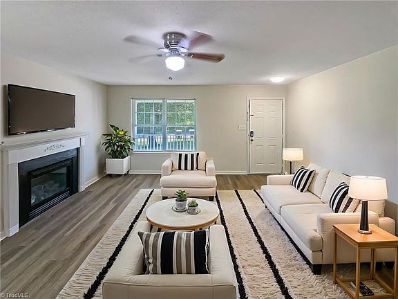 2nd image of 301 Bedford Park Dr
