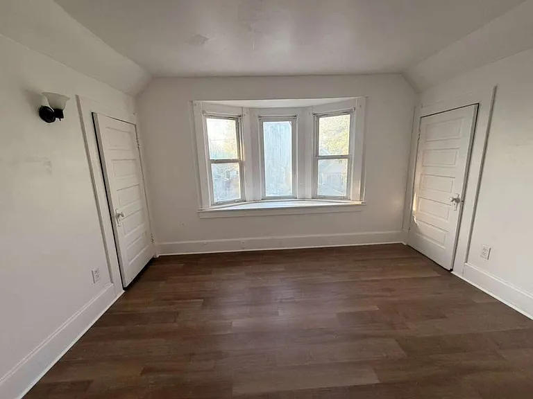 238 E Pearl St — Photo 11