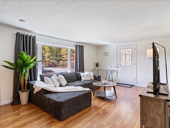 3rd image of 273 Pioneer Road #5