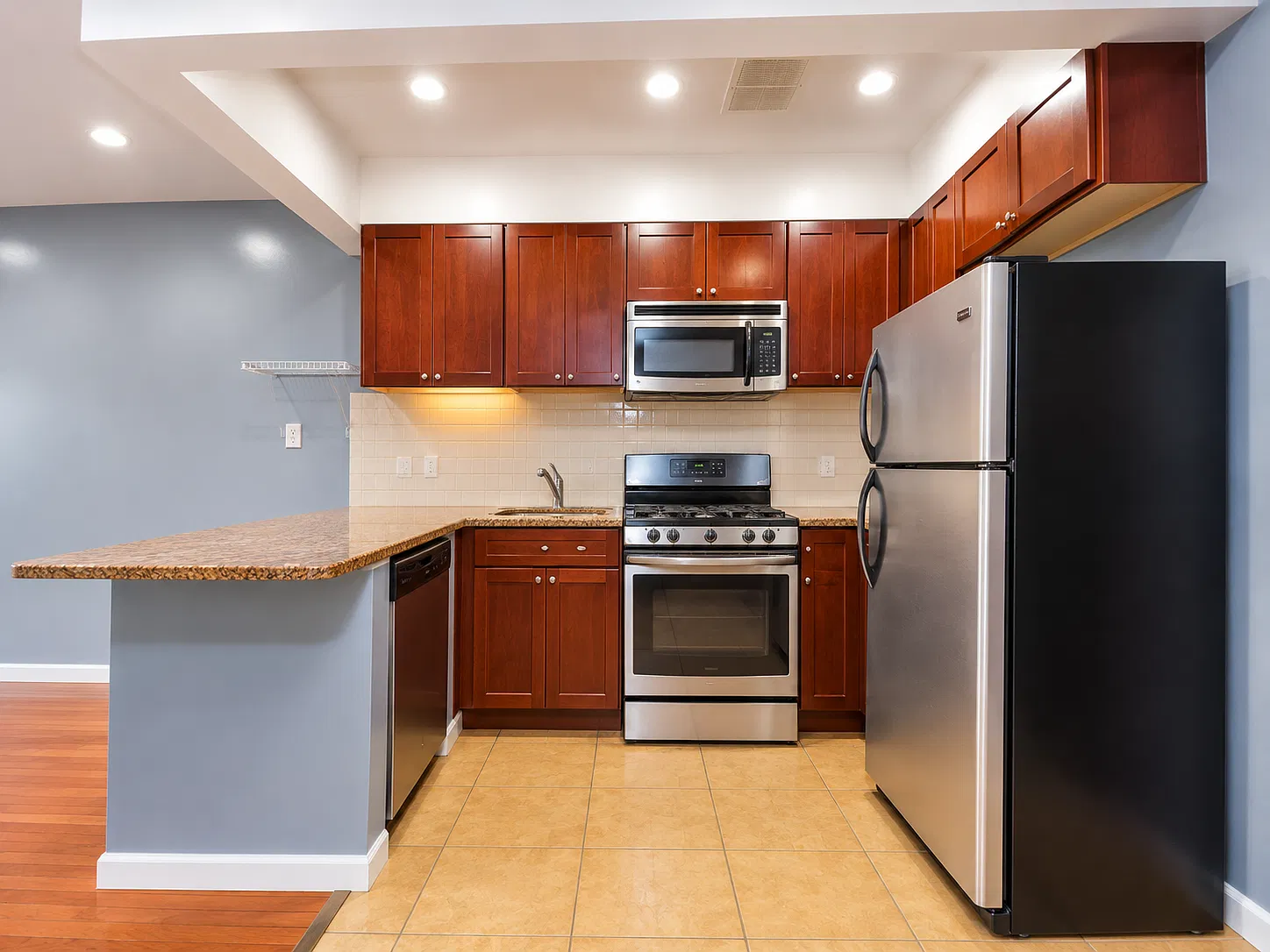 2 bed, 900 sqft, $2,800 — Photo 3