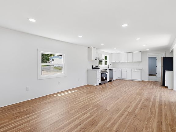 2nd image of 19 Cleo Circle