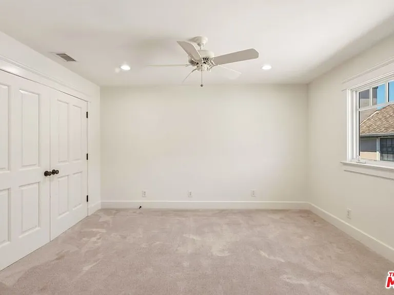 1633 Voorhees Ave — Photo 35