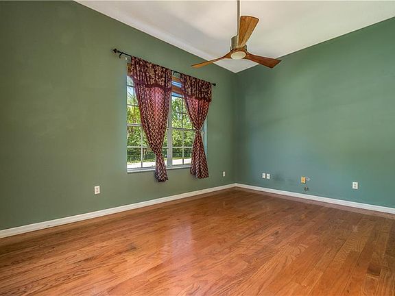 3rd image of 453 Deer Pointe Cir