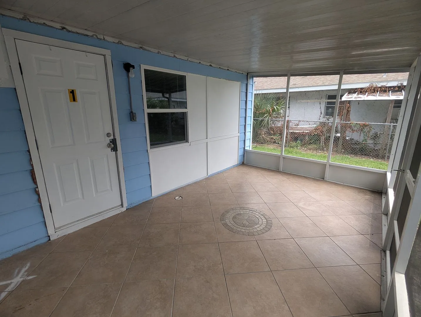 First Floor One Bedroom, One Bathroom For Rent, Pets Welcome, and Private Covered Parking — Photo 1