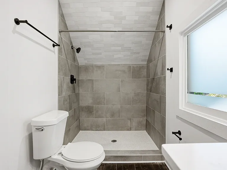 439 Oak Rd — Photo 8