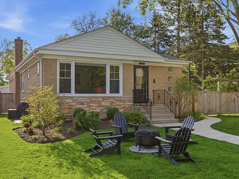 9237 Lincolnwood Dr — Photo 3